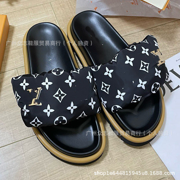 Comercio exterior Satén de Burro 2025 Verano Velcro Zapatillas de mujer Pastel mate para parejas Antideslizante Lote plano y de suela gruesa resistente al desgaste