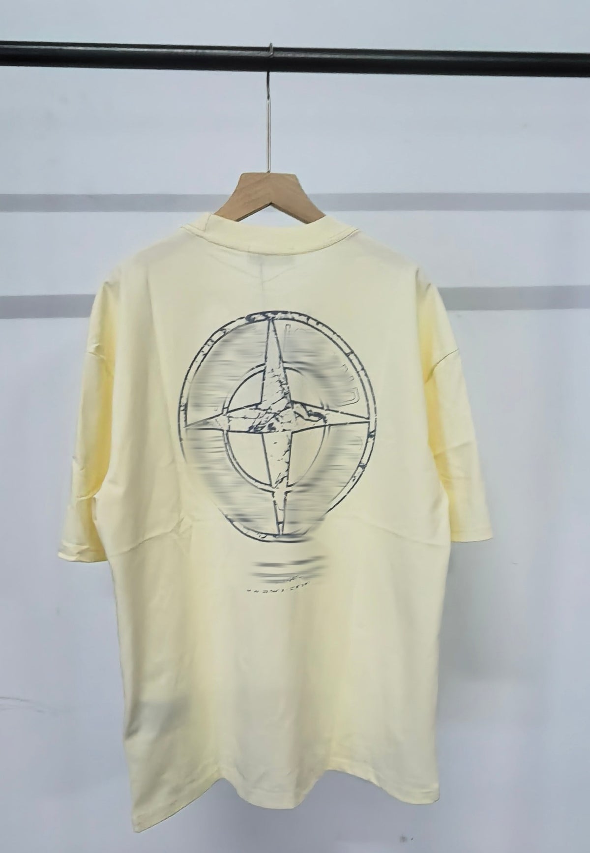 Camiseta Stone IS Unisex | Manga Corta Y Brújula
