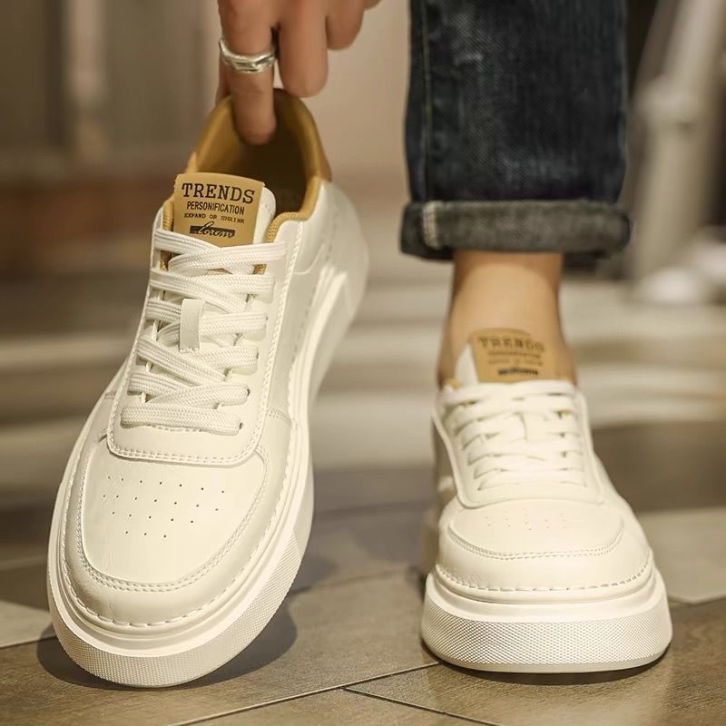 Zapatos Little White para hombre 2024 Nuevos zapatos transpirables de verano Marca de moda Calzado casual de cuero versátil Zapatos blancos de hombre Zapatillas deportivas