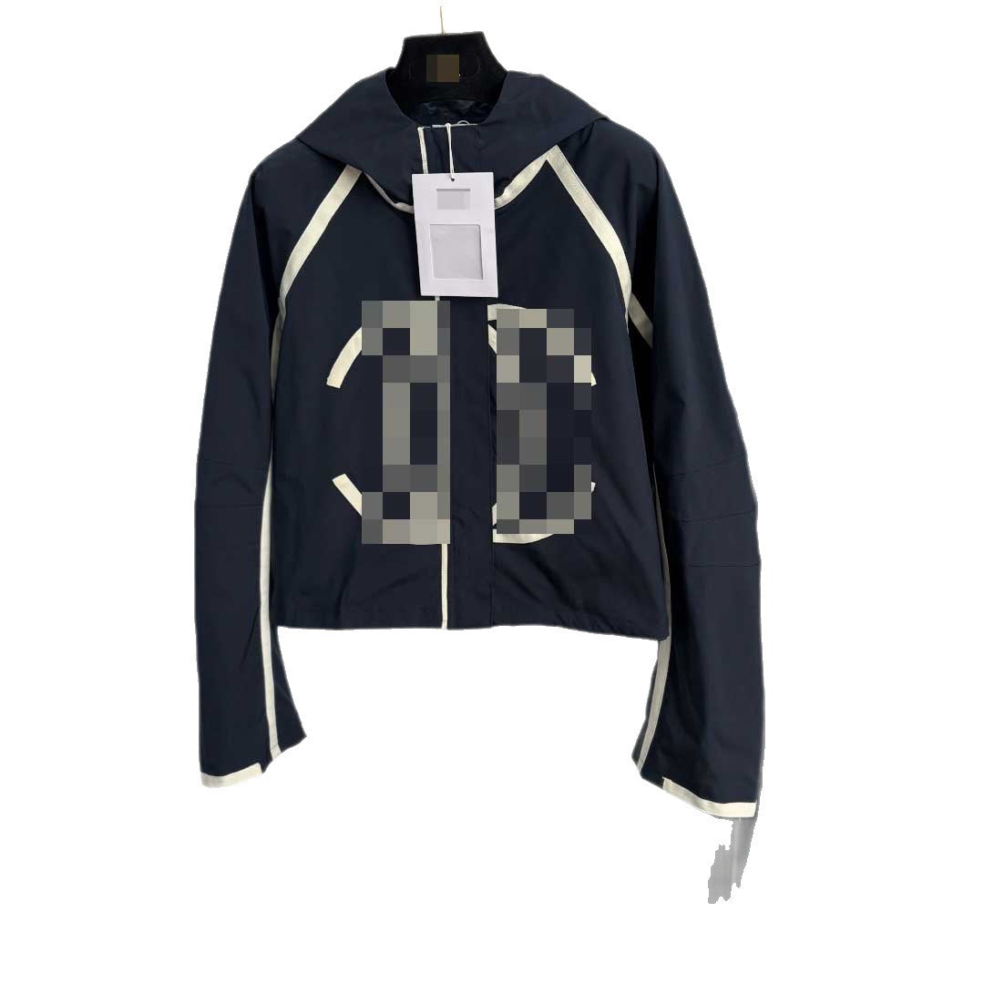 Cappotto in nylon CH | Cappuccio e taglio aderente