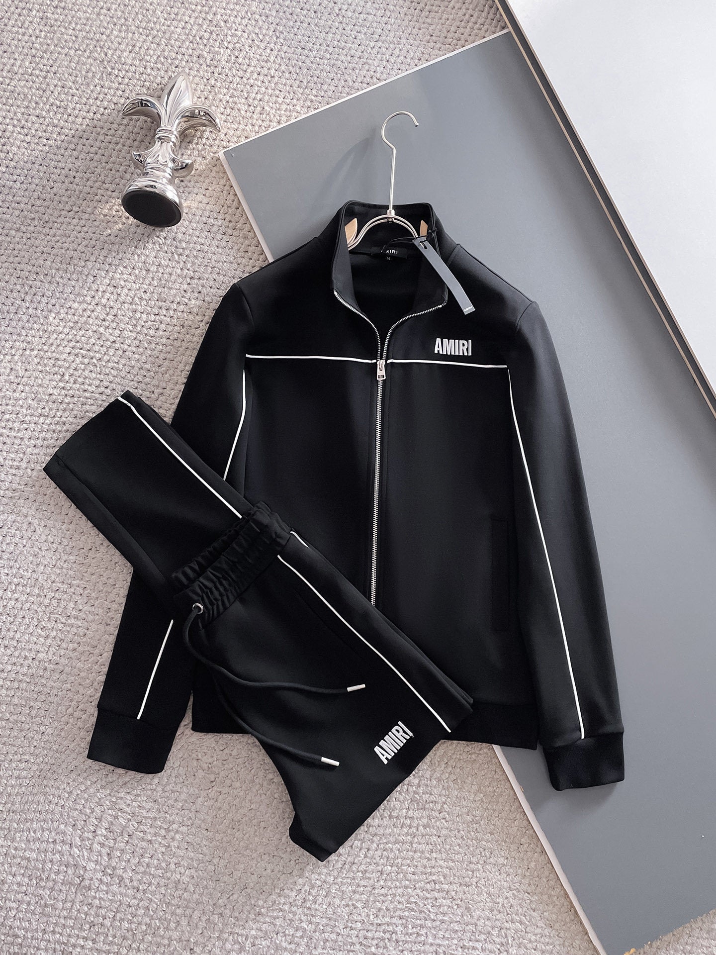 La versión correcta del SS25 transfronterizo debuta en otoño e invierno: nueva chaqueta de traje, cremallera, lujoso y sitios de moda para hombres europeos y americanos