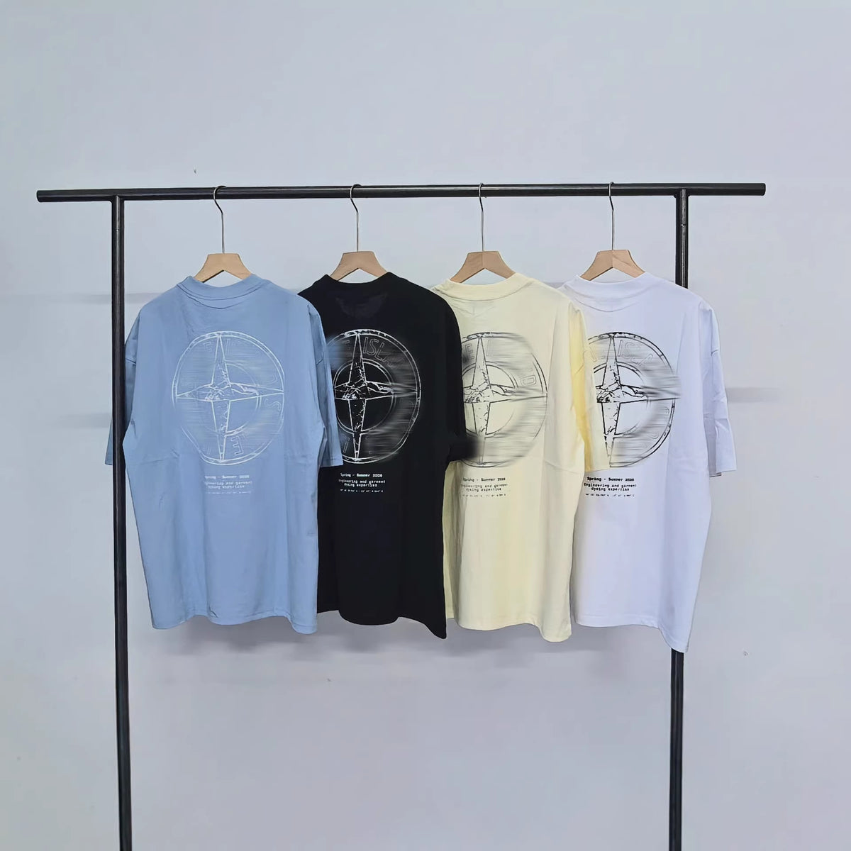 Camiseta Stone IS Unisex | Manga Corta Y Brújula