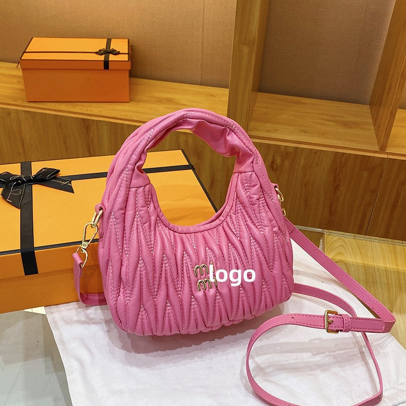 El nuevo bolso de nube plisado de MIU, bolso de mano, bolso de axila, moderno y versátil, bolso de hombro de cuero suave femenino