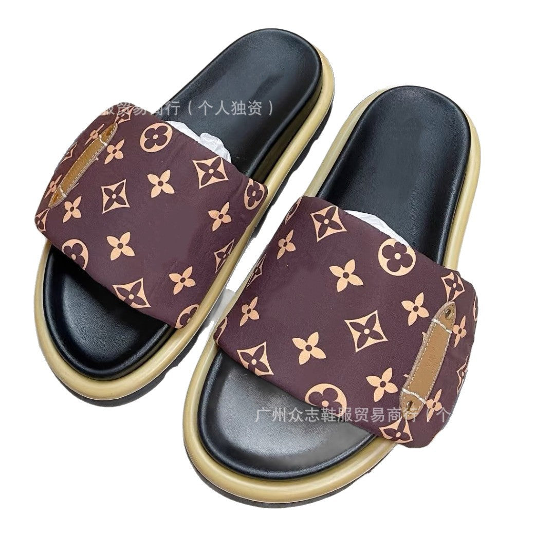 Comercio exterior Satén de Burro 2025 Verano Velcro Zapatillas de mujer Pastel mate para parejas Antideslizante Lote plano y de suela gruesa resistente al desgaste