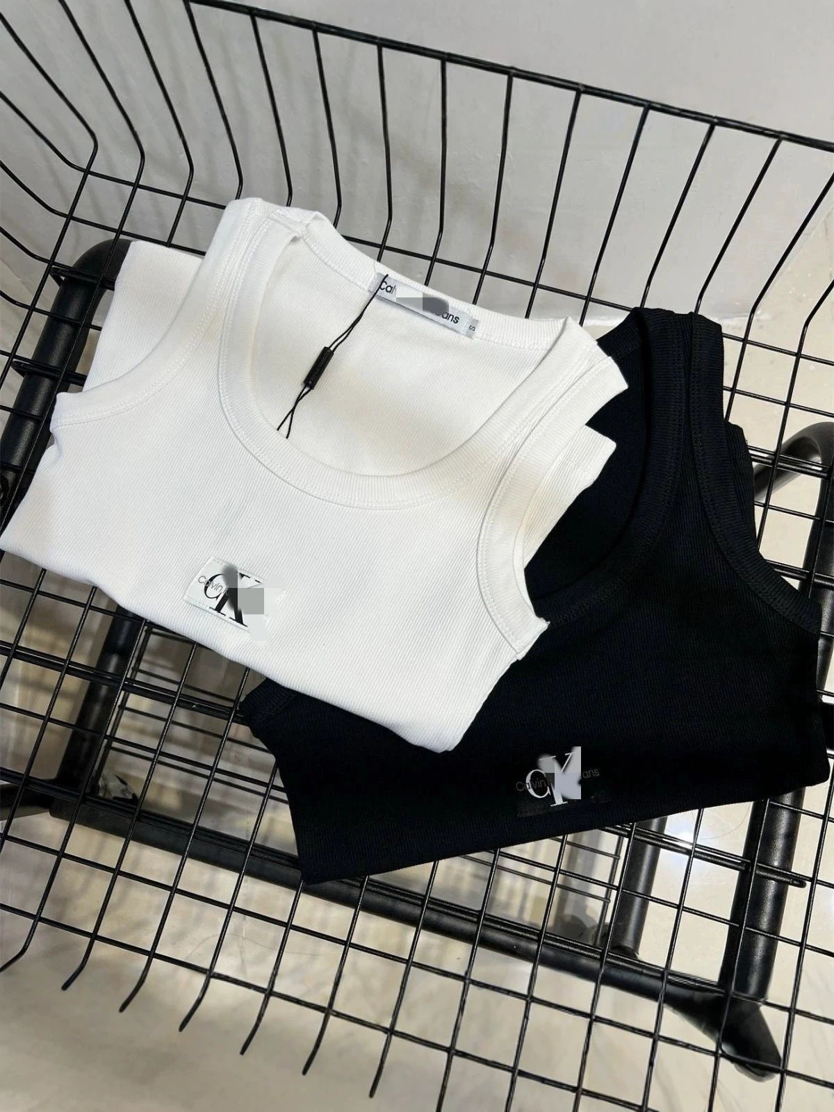 Conjunto de chica atractiva de marca C más vendido de Jennie para adelgazar y atractiva, parche corto con letras bordadas para chaleco de mujer de viaje