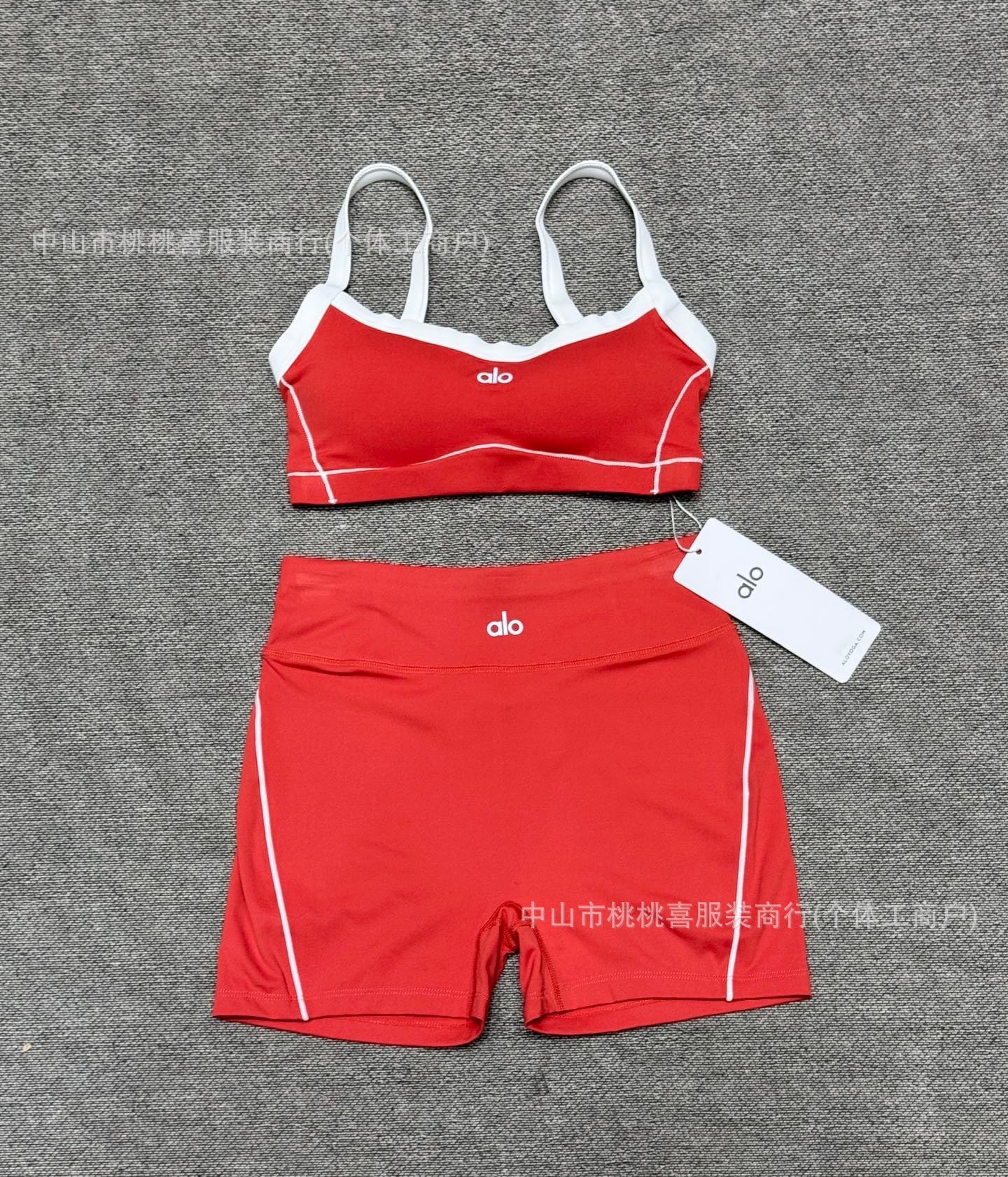 En stock, conjunto de yoga nude sensation de alta elasticidad, sujetador con tirante fino, pantalones cortos de fitness para levantar caderas, conjunto deportivo al aire libre para mujer