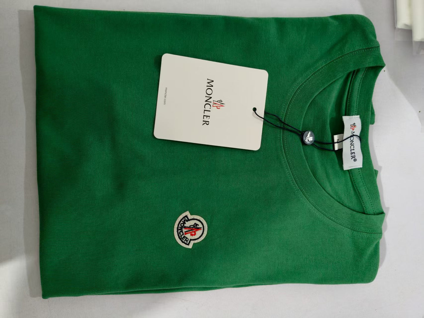 Camiseta Unisex Logo Pegatina Cuello Redondo Manga Corta