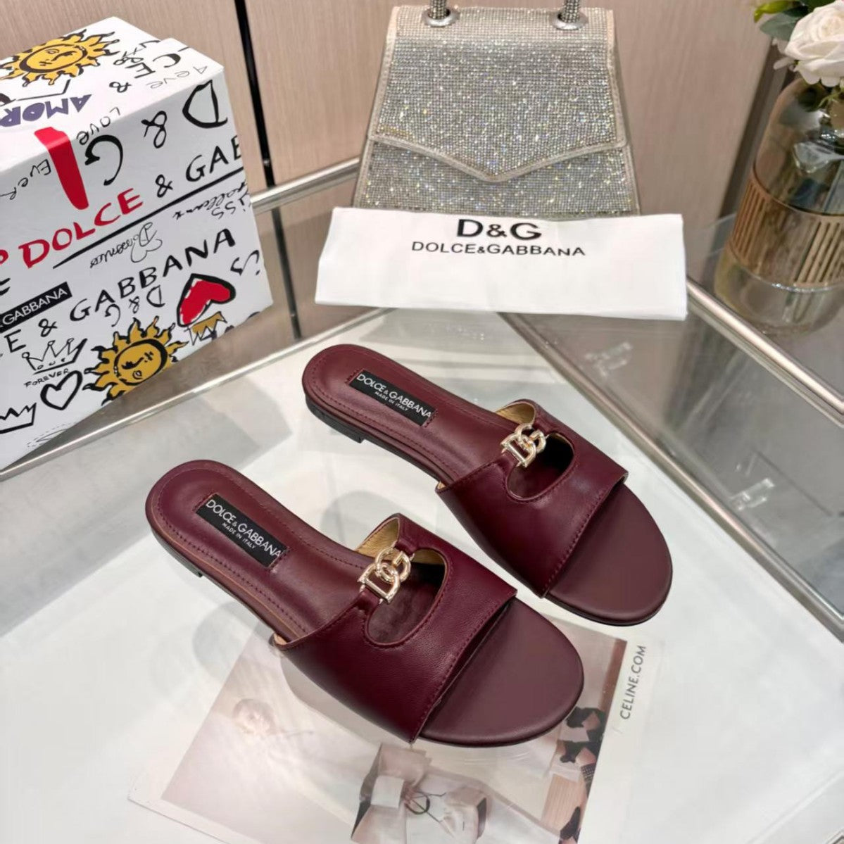 2026 Zapatillas planas de cuero para interiores y exteriores, Vietnam, Dubái, Nigeria, Envío de Cantón, Alta calidad uno a uno