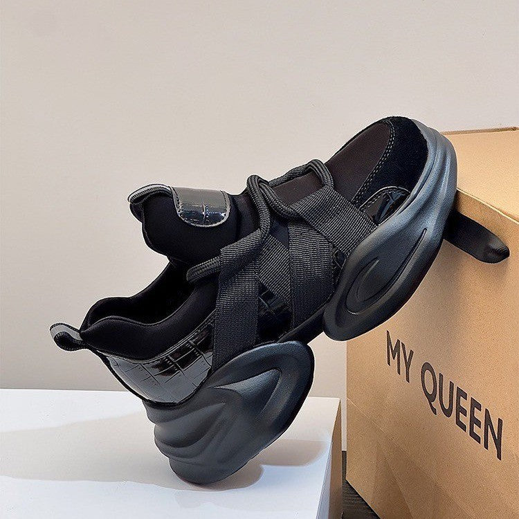 Zapatos de daddy de altura interior para mujer 2023 nuevos zapatos blancos de suela gruesa, suelas suaves, zapatillas pequeñas ligeras y informales, zapatos simples