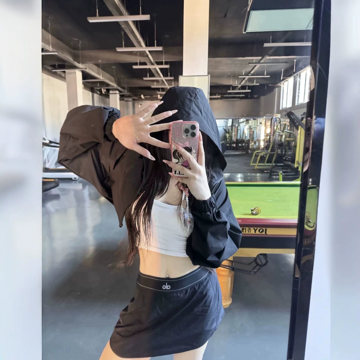 En stock falda de tenis de secado rápido para deportes de alo yoga, falda corta transpirable transpirable de 26 veranos para mujeres