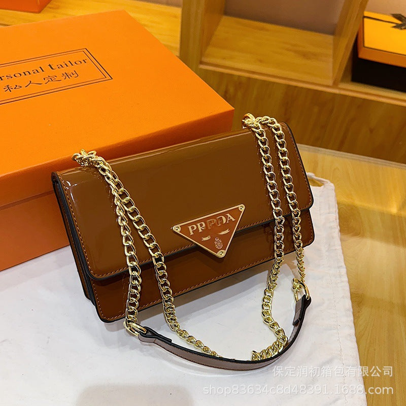 Nuevo bolso cruzado de charol estilo Chanel para mujer, con estilo Chanel, bolso cruzado de un solo hombro con cadena de desplazamientos y portátil de un solo hombro