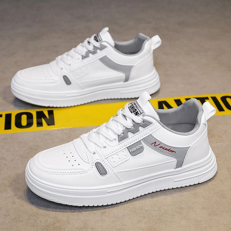 Zapatos Little White para hombre 2024 Nuevos zapatos transpirables de verano Marca de moda Calzado casual de cuero versátil Zapatos blancos de hombre Zapatillas deportivas
