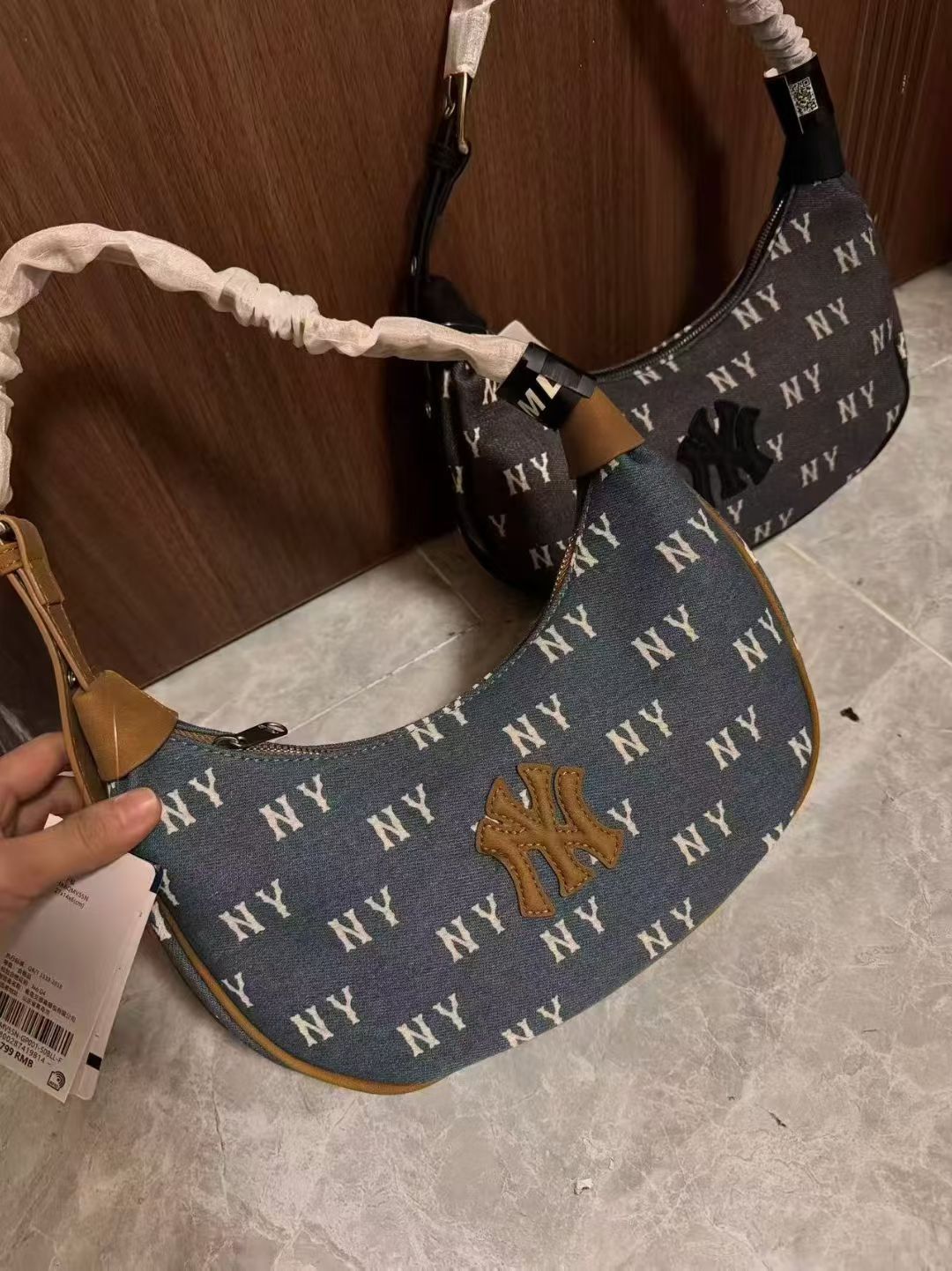 Bolso de la MLB coreana edición completa en relieve en relieve bolso sencillo de NY de moda versátil casual para mujer, novedad
