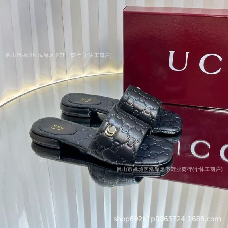 Nuevas sandalias planas en relieve con relieve off-line con letras antideslizantes zapatillas clásicas de playa para mujeres