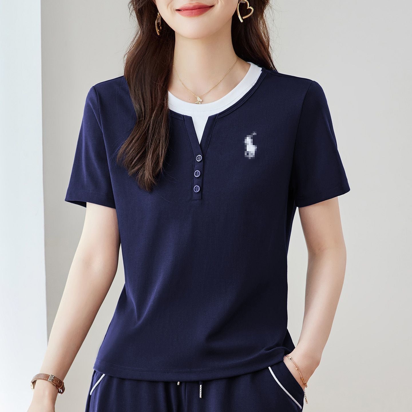 Nuevo conjunto de pantalones cortos deportivos casuales de manga corta de manga corta para verano, conjunto de dos piezas suelto y de moda de talla grande para mujeres