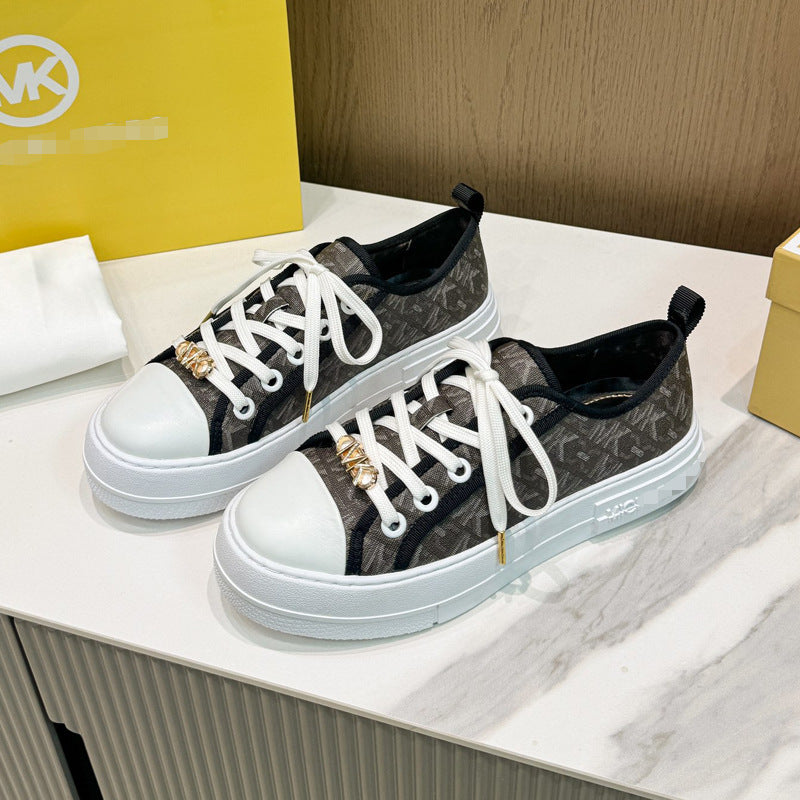 Zapatos informales de moda europea y estadounidense 2025 nuevo zapato blanco de cuero con cordones con hebilla metálica tendencia transfronteriza en la línea lateral