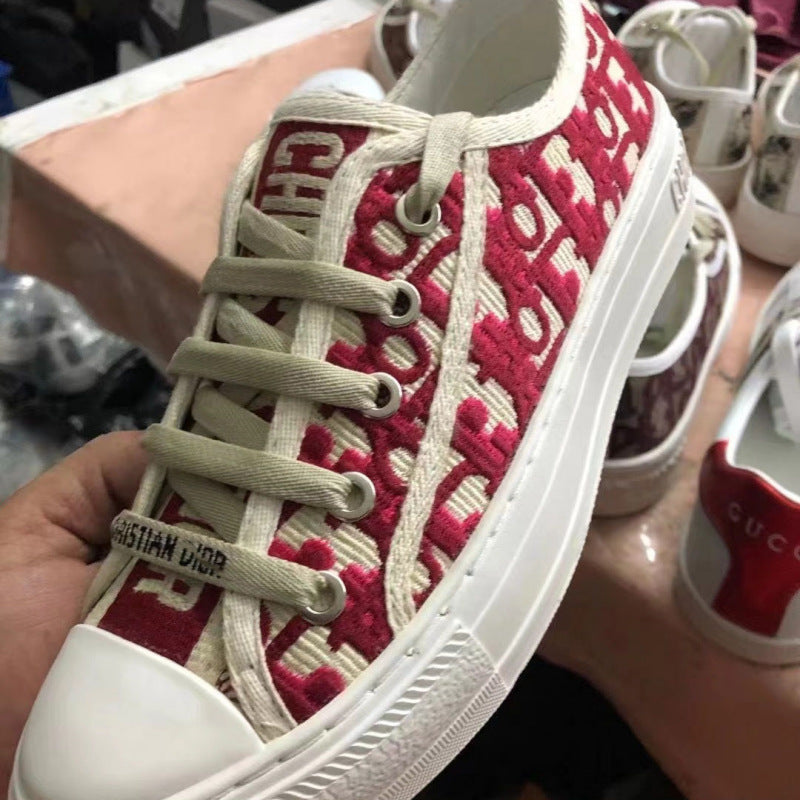 Comercio exterior 2026 Nuevos zapatos de mujer bordados de lona Suela gruesa Zapatos blancos versátiles que realzan Zapatos deportivos casuales de punta redonda