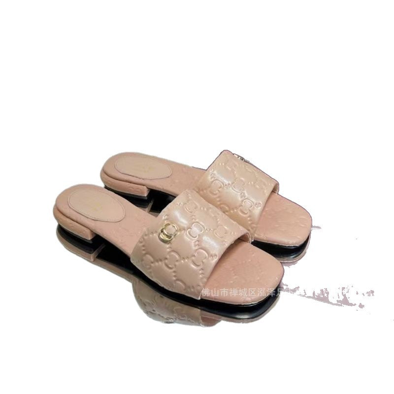 Nuevas sandalias planas en relieve con relieve off-line con letras antideslizantes zapatillas clásicas de playa para mujeres
