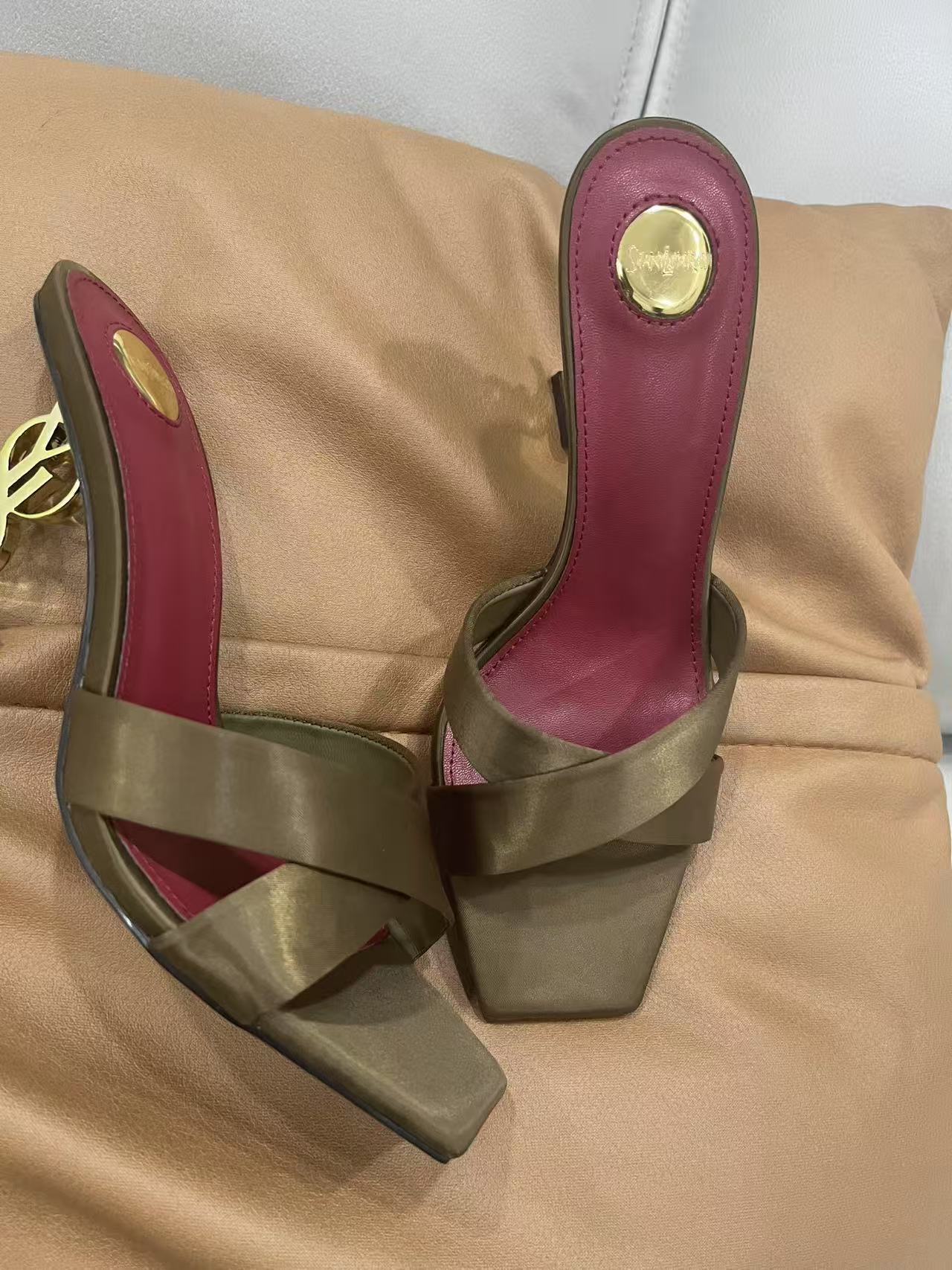 Sandalias de tacón abierto con tira cruzada y tira cruzada de primavera 2026, tacones franceses recortados sexys en la espalda de aguja para mujer