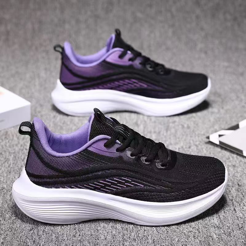Nuevos zapatos casuales transpirables de malla antideslizante de suela antideslizante para primavera y otoño, versión coreana, zapatos ultraligeros versátiles para correr para mujer al por mayor