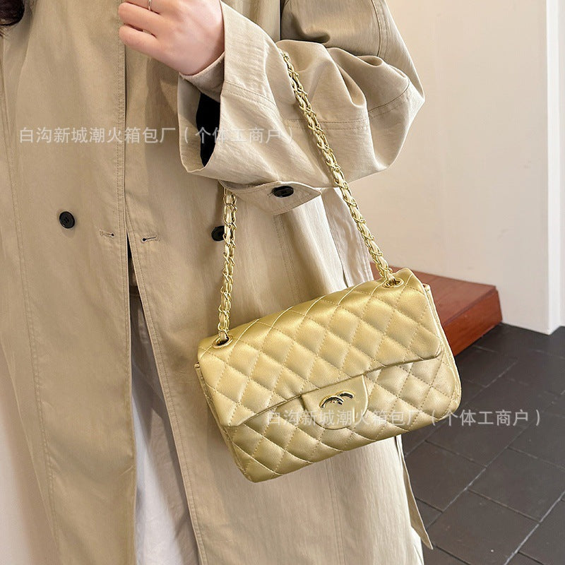 Bolso pequeño cuadrado de cadena de diamantes estilo Chanel para mujer, nuevo bolso cruzado de estilo Chanel de estilo cruzado de un solo hombro 2025 de estilo transfronterizo