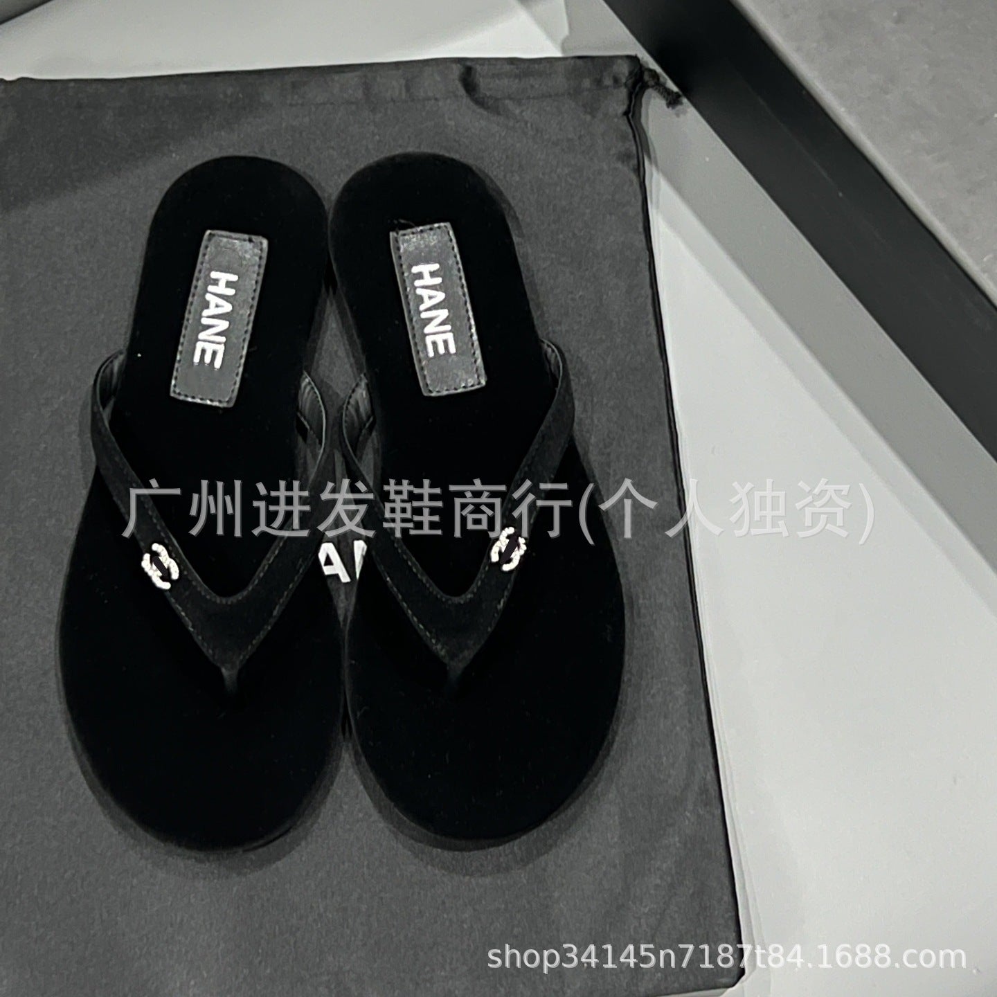 En stock, nuevas chanclas planas de terciopelo de pedrería de Chanchan Grandma 2026, sandalias versátiles de perla de moda