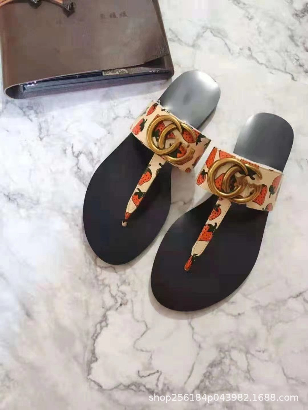 2023 Nuevas zapatillas de comercio exterior europeas y americanas Zapatillas planas de mujer Zapatillas de mujer Casual versátil de dedos abiertos, sandalias V
