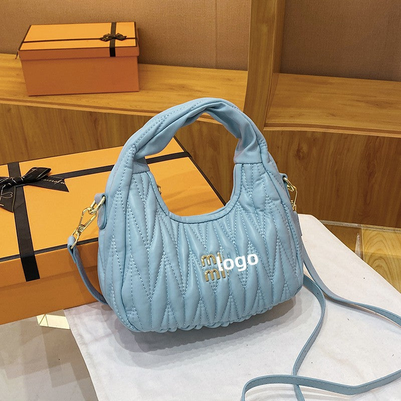 El nuevo bolso de nube plisado de MIU, bolso de mano, bolso de axila, moderno y versátil, bolso de hombro de cuero suave femenino