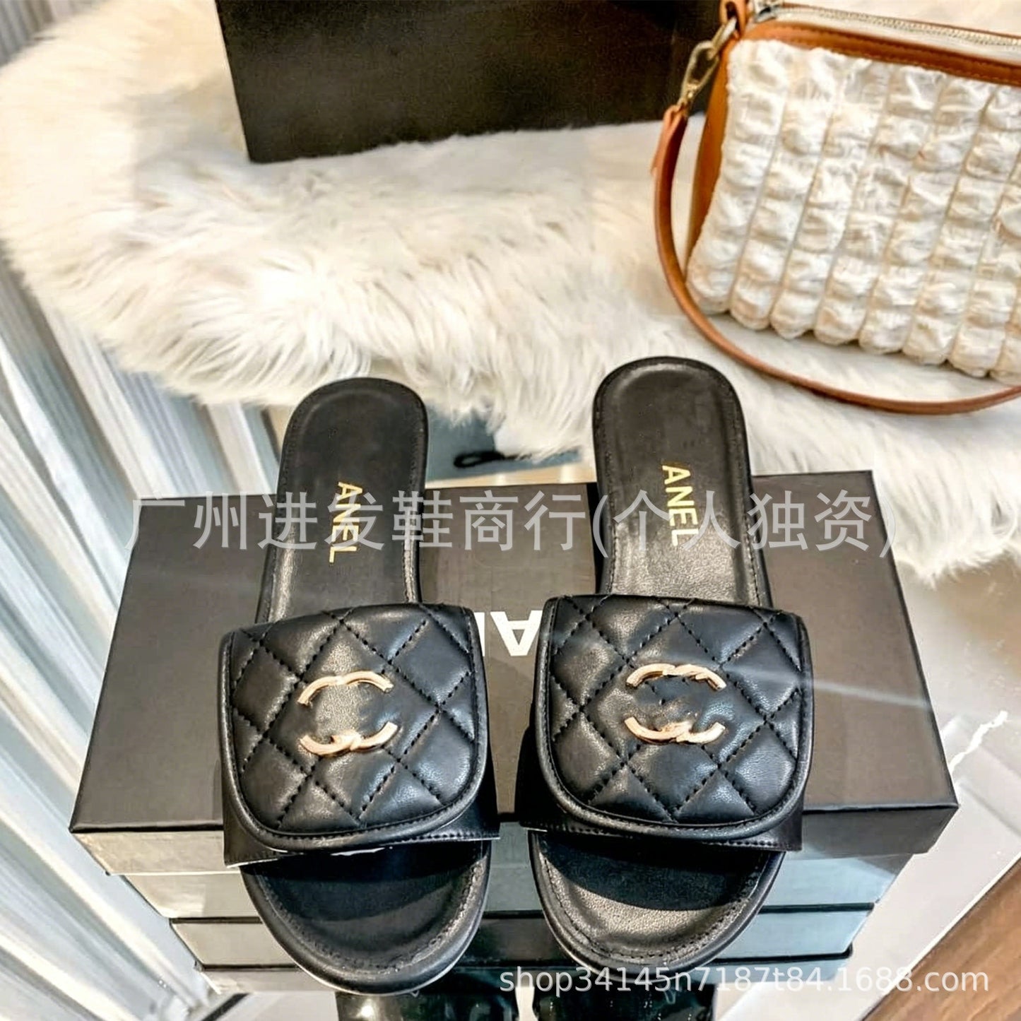 En stock, 26 nuevas zapatillas planas de Chanel estilo Chanel con botones de metal a cuadros y diamantes para mujer, sandalias casuales de verano de una sola línea