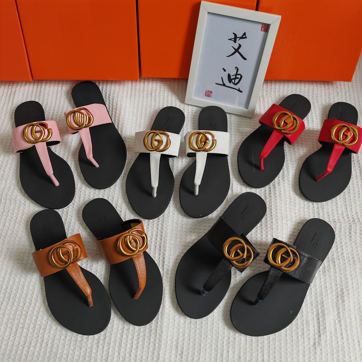 En stock, sandalias de herrajes superventas en Europa y Estados Unidos de forma transfronteriza, sandalias planas de moda y fabricantes de sandalias al por mayor