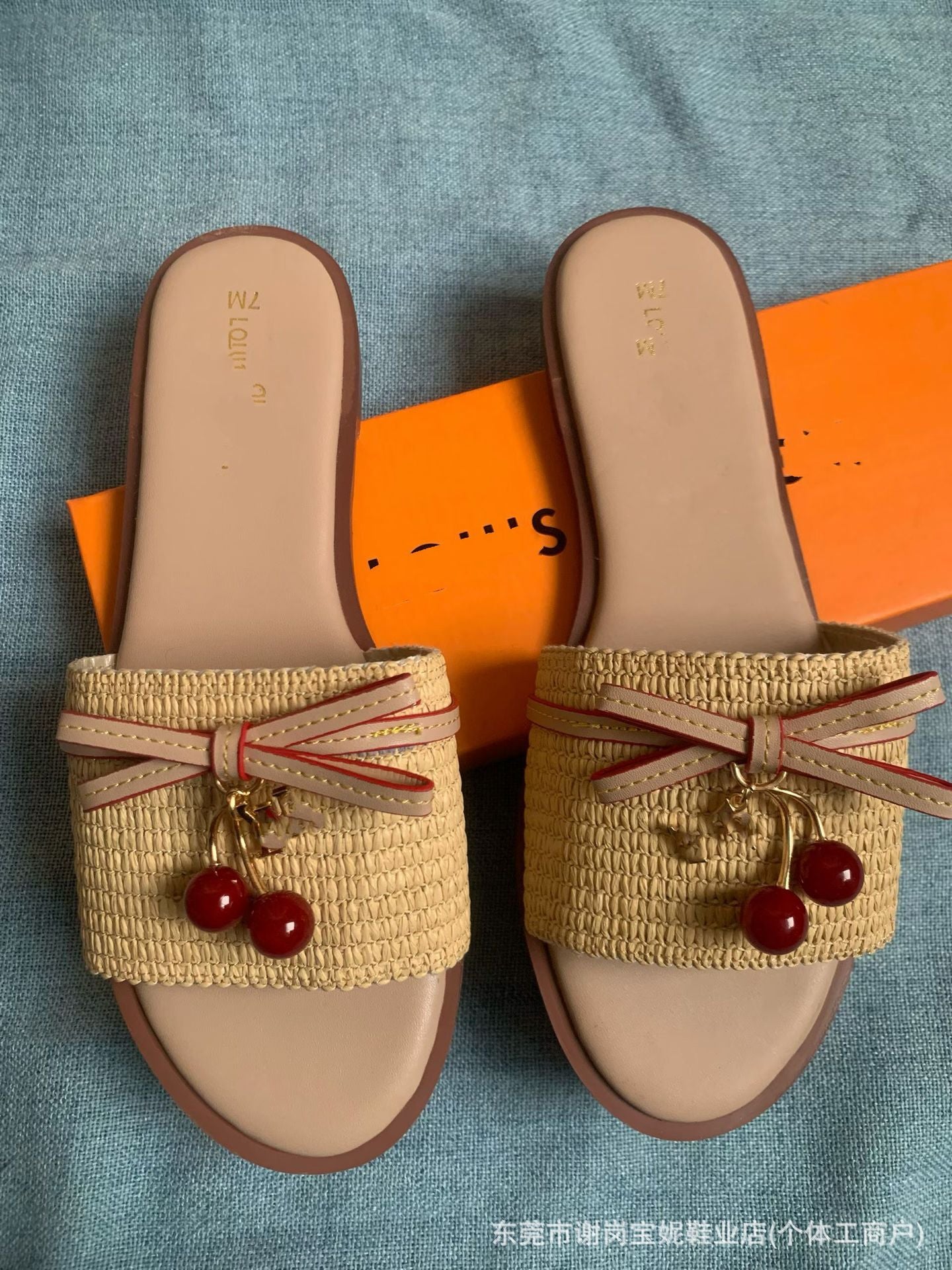 Sandalias nuevas de herraje de la familia V, zapatillas de moda afroeuropeas y americanas de verano para ropa exterior femenina