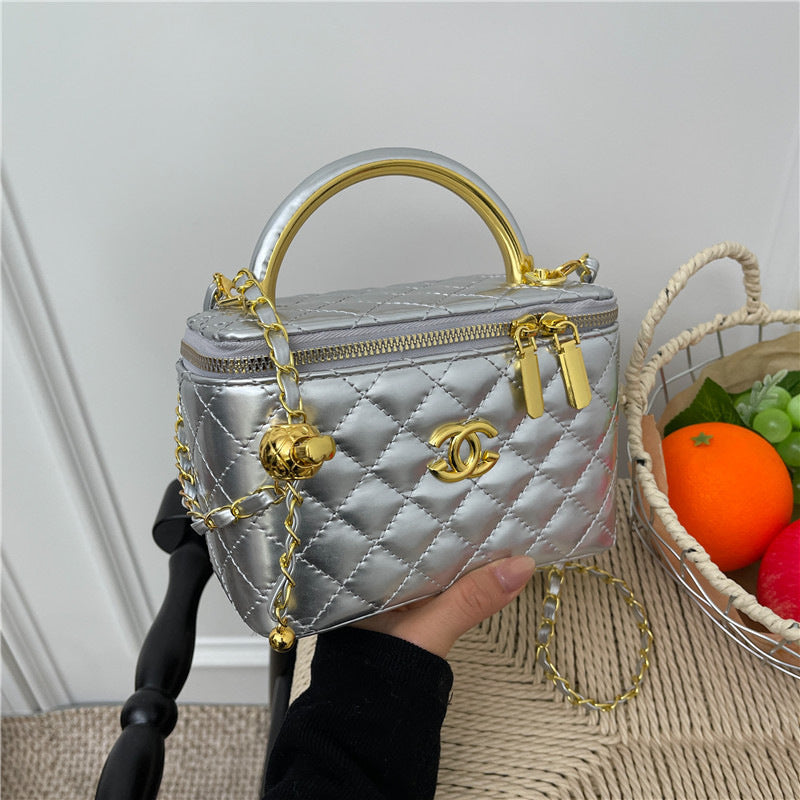 Bolso de mujer de mujer con letras de charol y perlas, caja de un solo hombro bordada con diamantes, bolso pequeño cuadrado, bolso de maquillaje con cadena cruzada