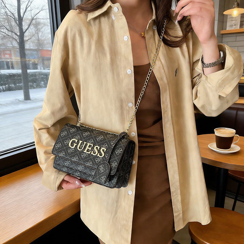 Bolso de mujer vendido de alta calidad Ligero de lujo versátil Bolso de hombro de diseño nicho Bolso de brazo con estampado de letras Bolso de hombro de moda