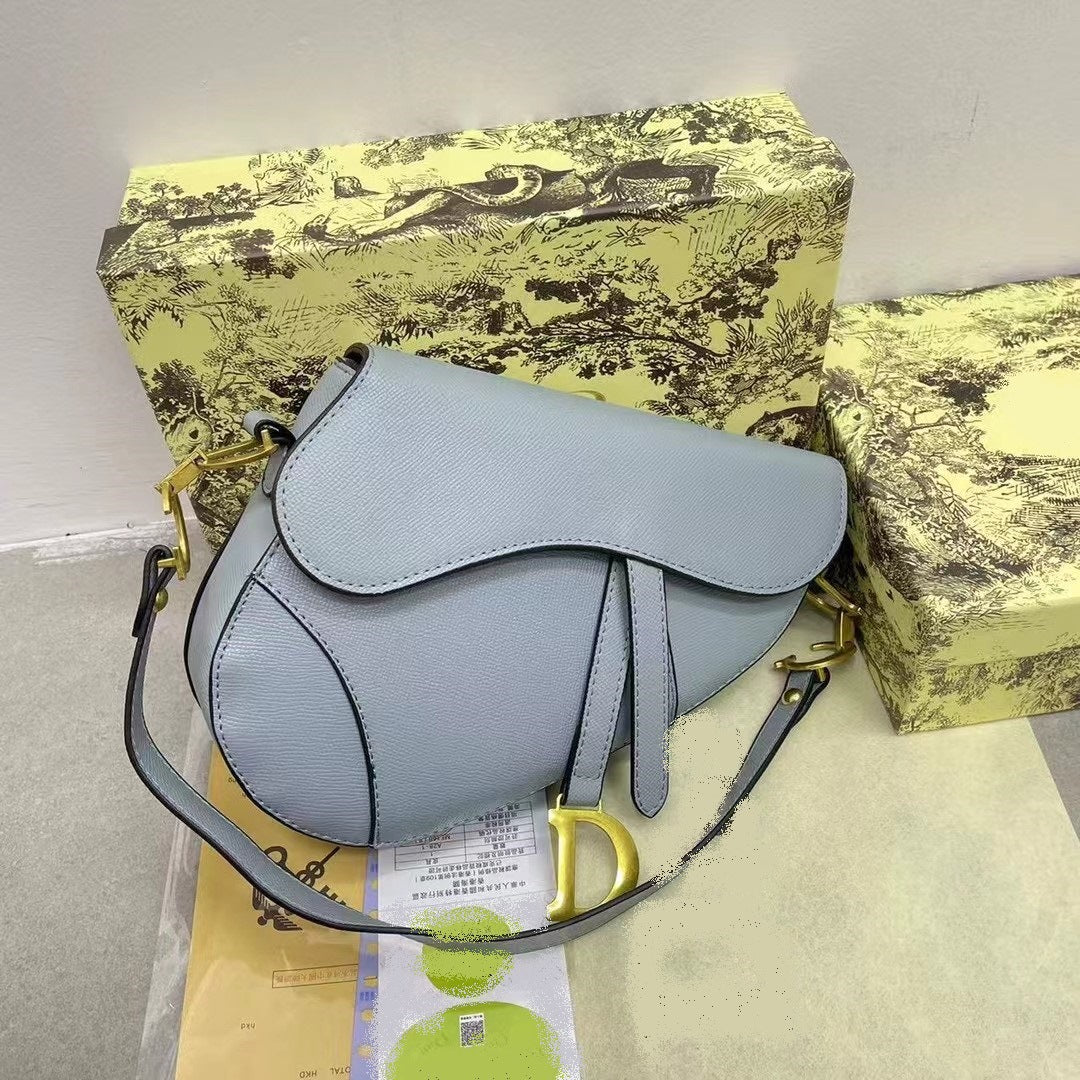 Damen Saddle Bag aus Bast | Modische Reise-Umhängetasche | Mit Box