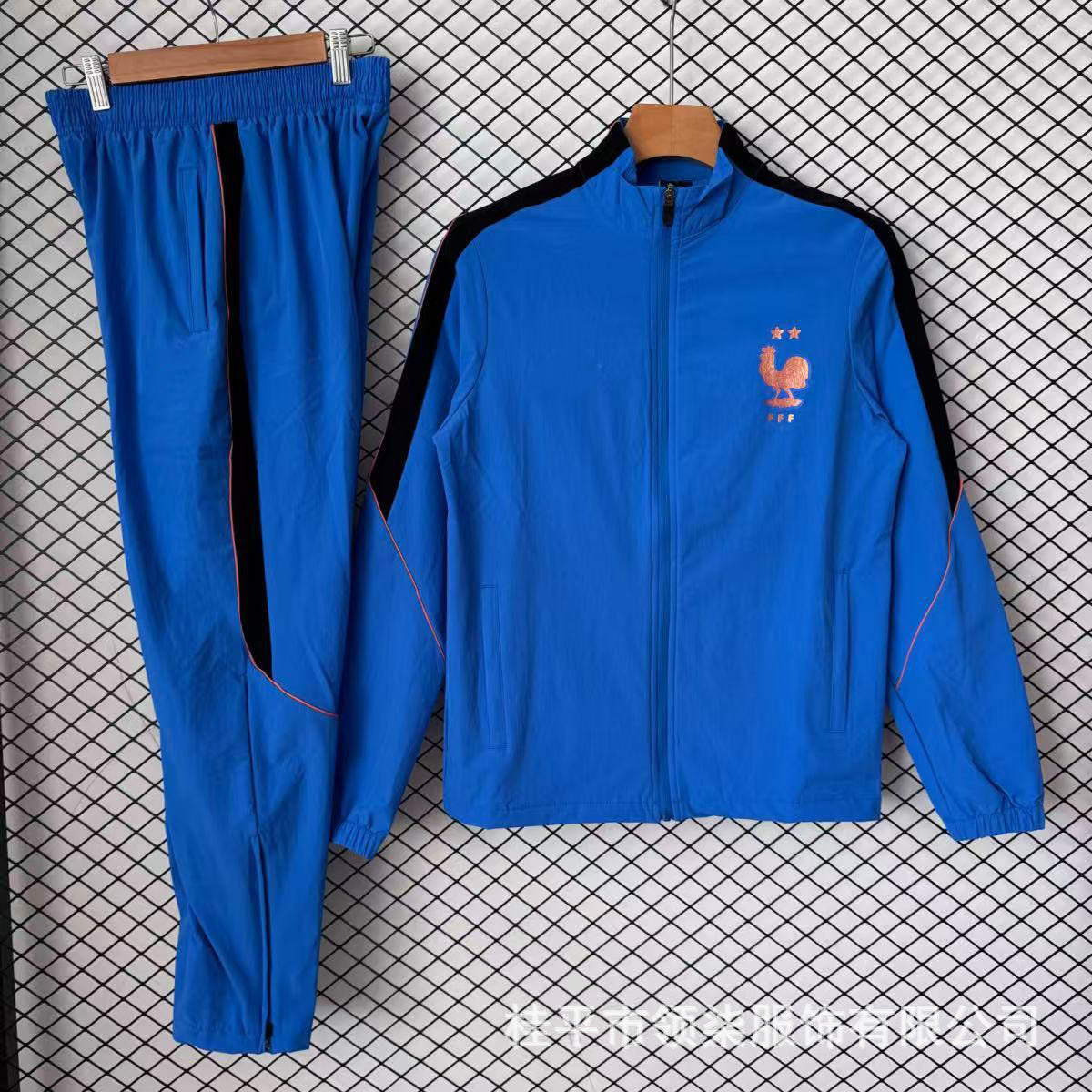 Nuevo equipamiento de fútbol, conjunto de chaquetas impermeables impermeables y de moda del Arsenal para entrenamiento español