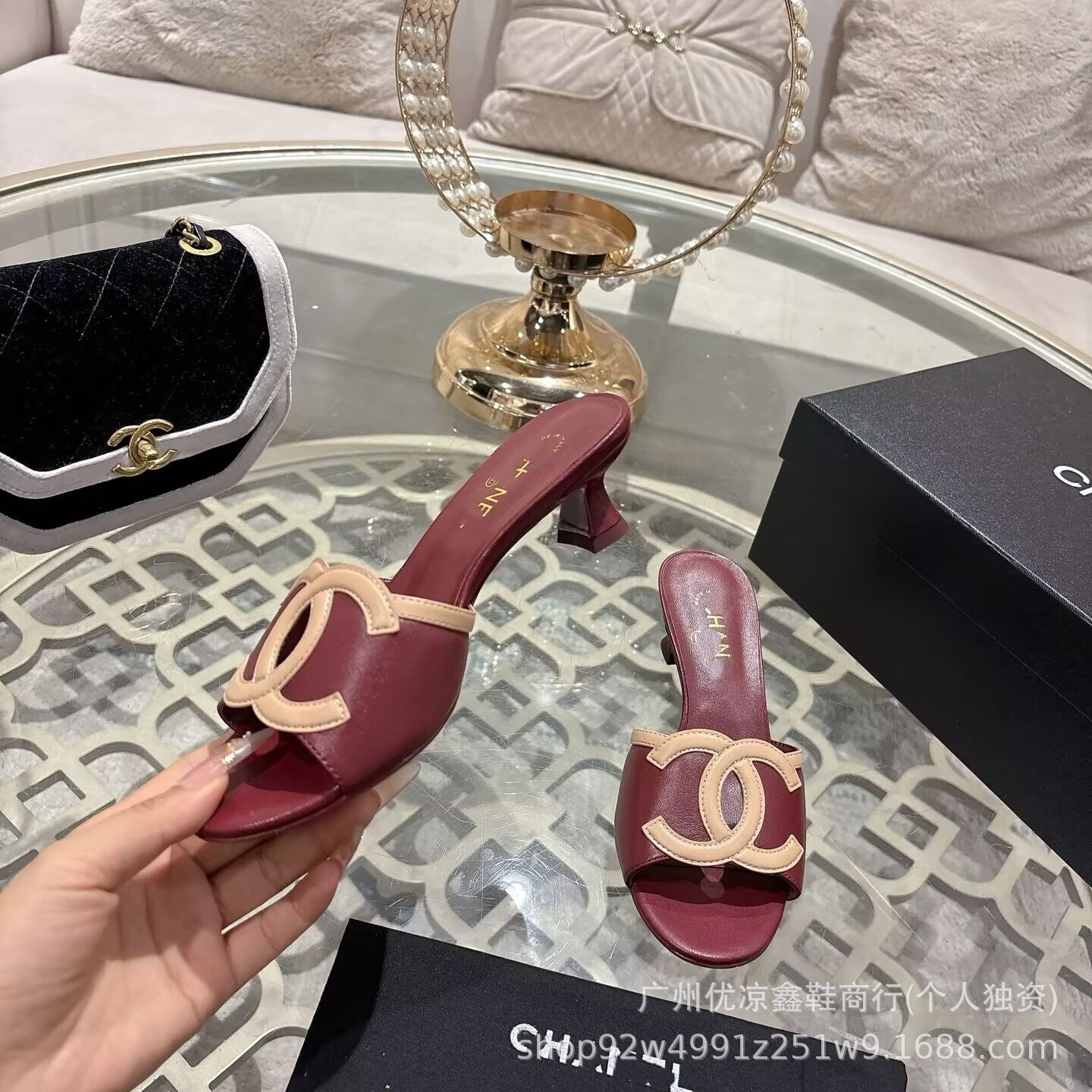 Sandalias de tacón medio estilo Chanel estilo verano 2026 a juego para comercio extranjero, sandalias de cuero hueco, versátiles con bloques de color para abrigo