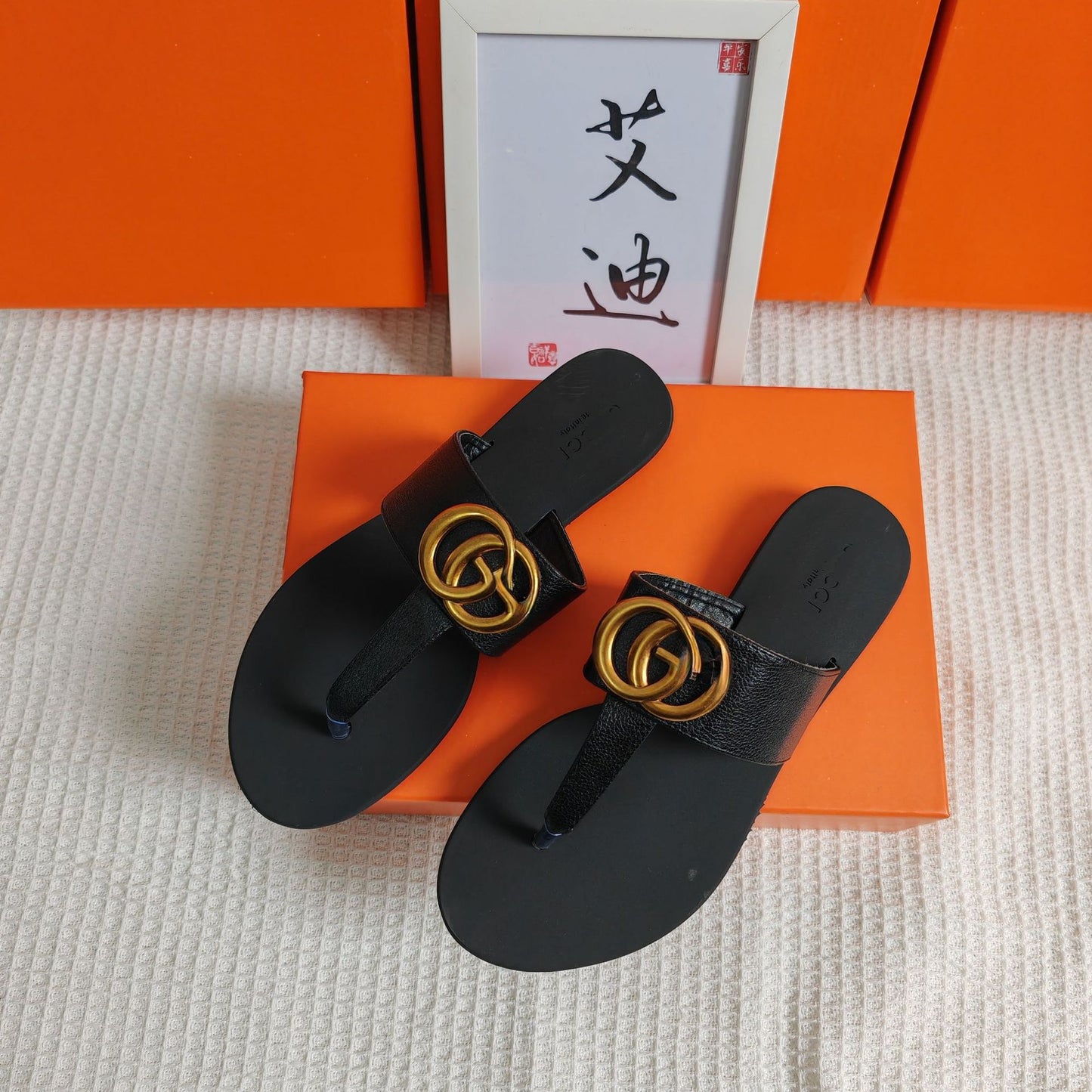 En stock, sandalias de herrajes superventas en Europa y Estados Unidos de forma transfronteriza, sandalias planas de moda y fabricantes de sandalias al por mayor