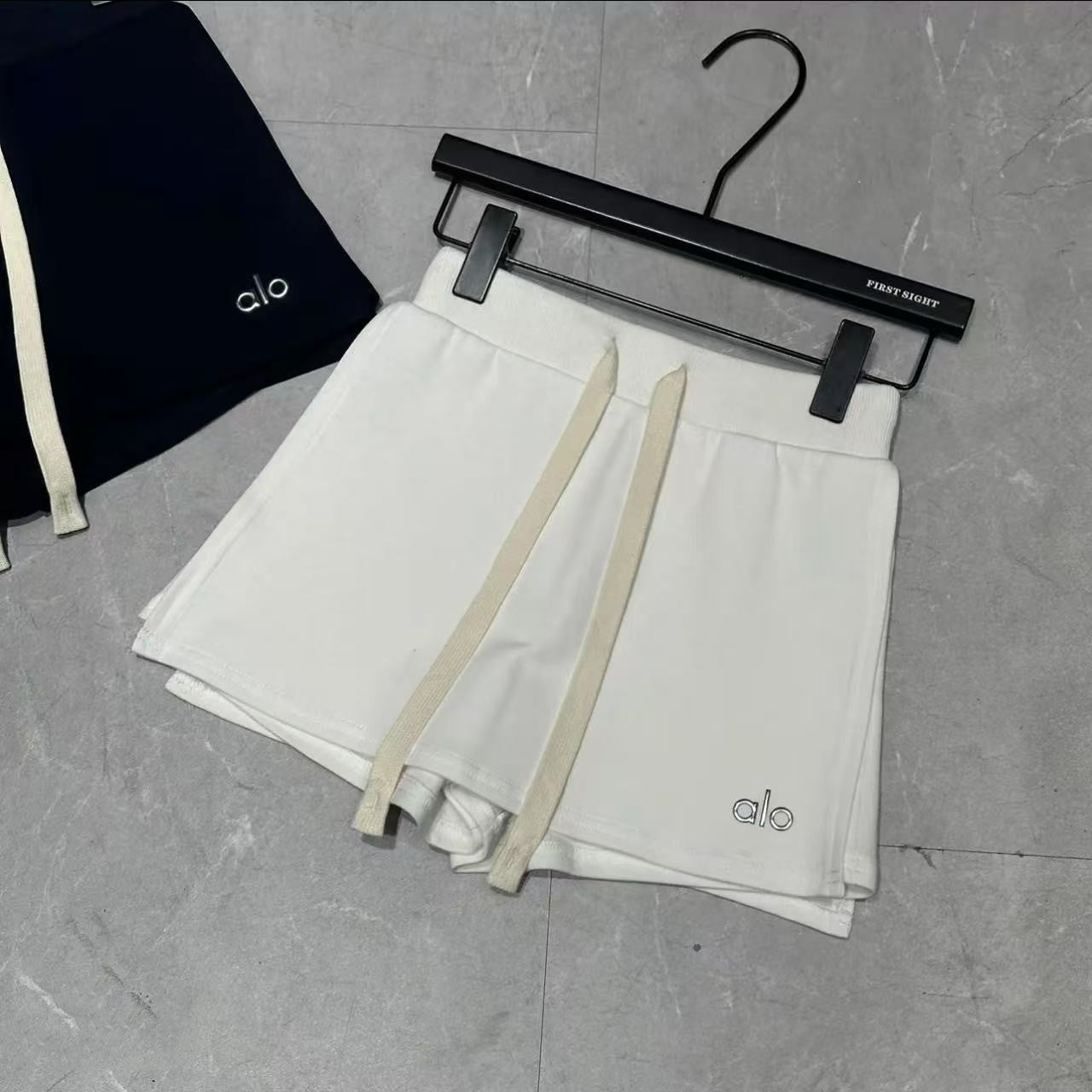 Conjunto Camiseta + Pantalones Cortos Mujer | Moda Verano | LuxuryMarkt