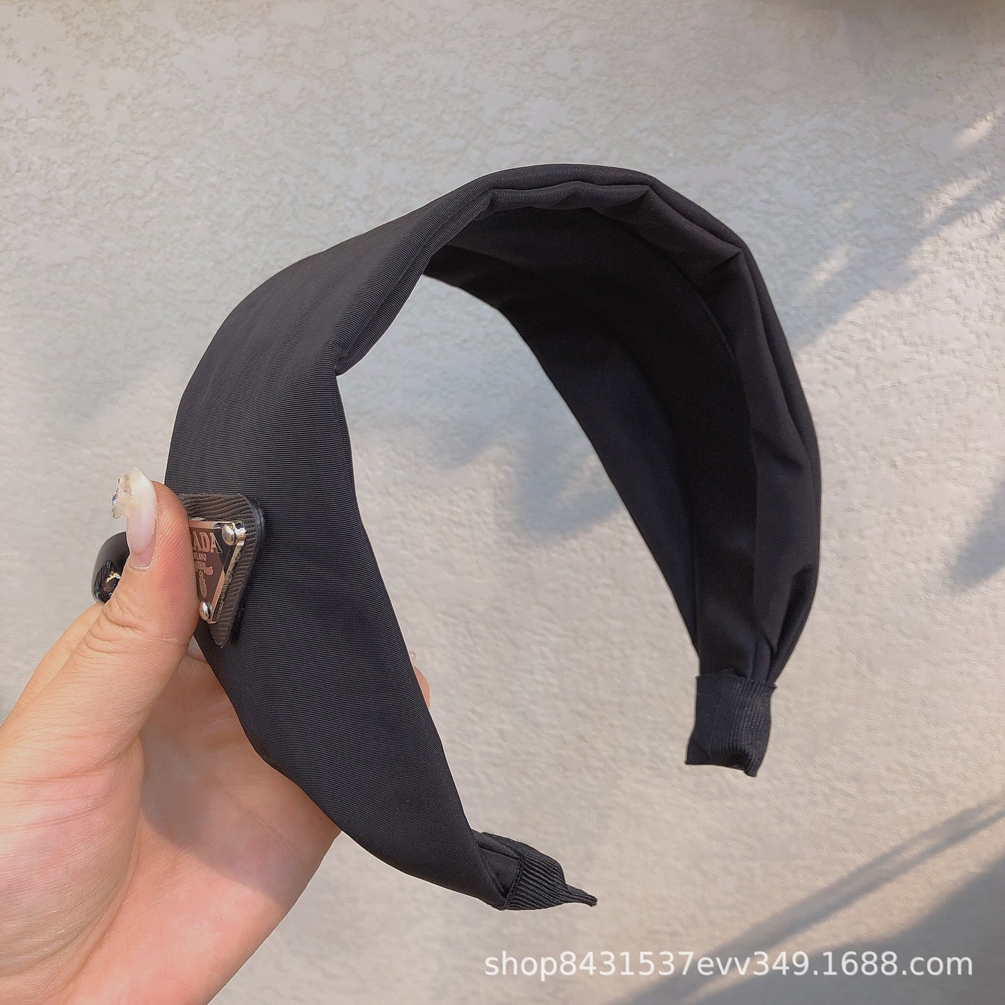 Marca P de nylon triangular diadema para el cabello de nicho y temperamento, pañuelo deportivo, diadema y diadema, moderno y versátil
