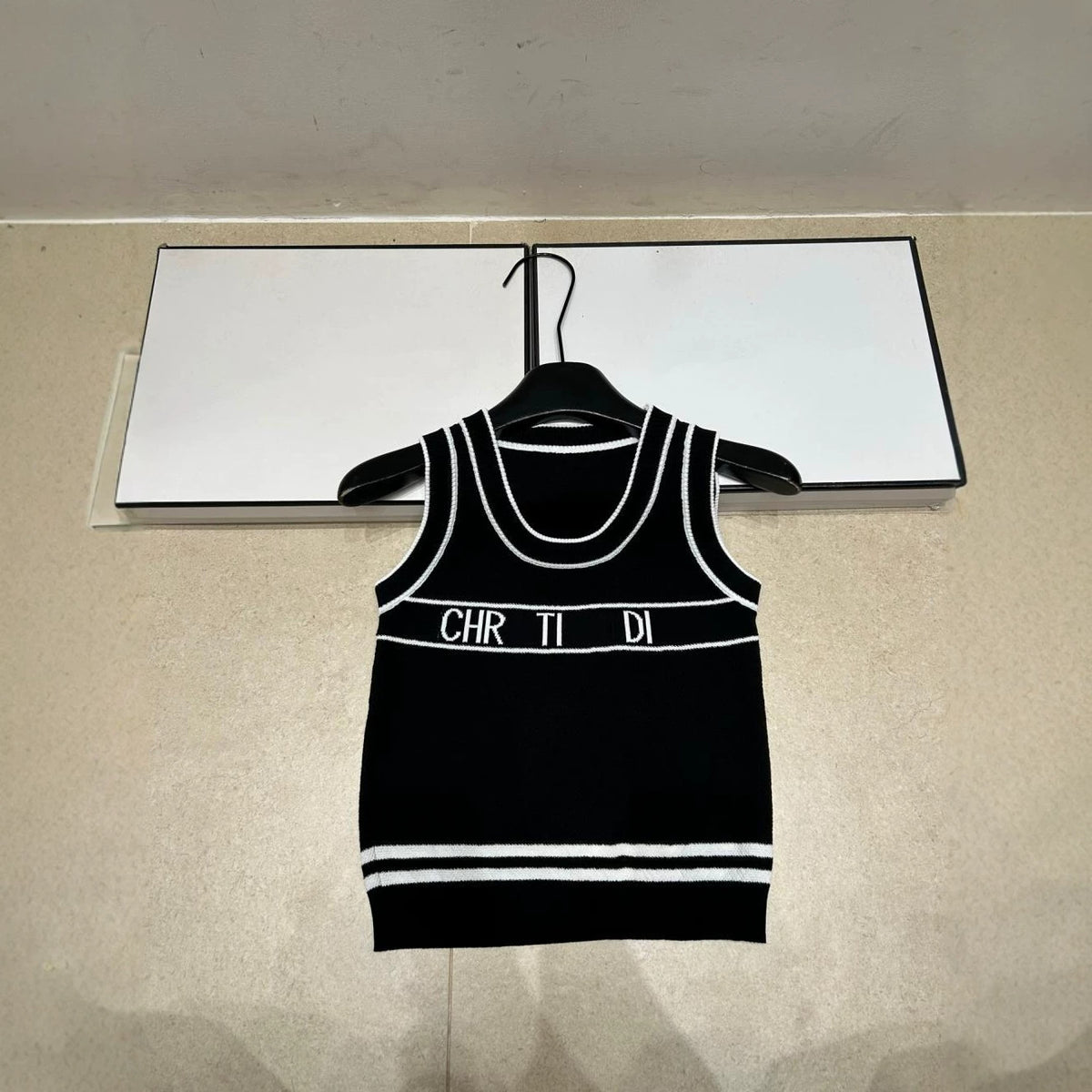 Camiseta CD de punto para mujer | Sin mangas y con letras
