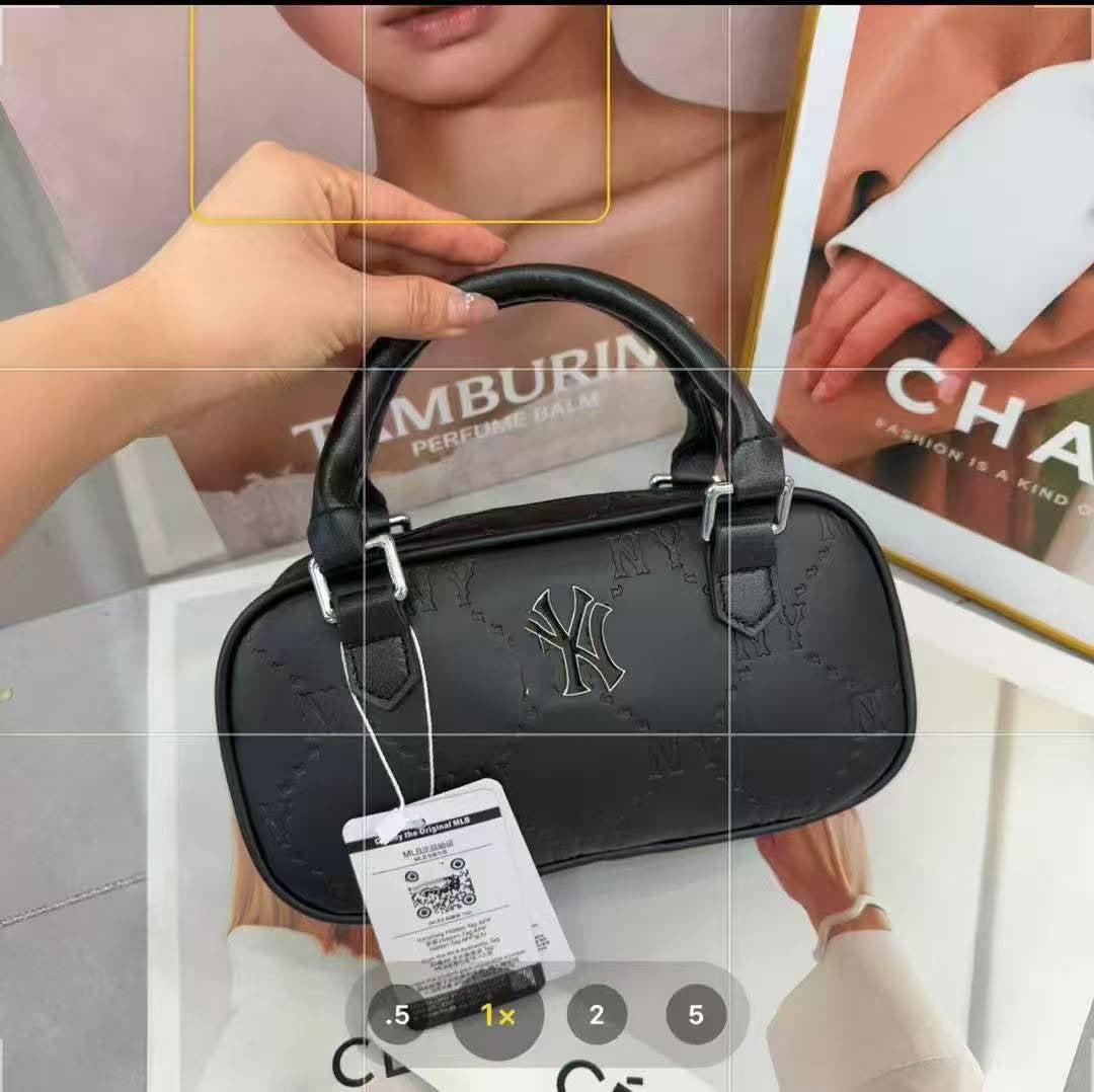 Mini bolso de almohada ML, bolso Boston, monograma con patrón oculto primavera/verano 2025, bolso de un solo hombro, bandolera en la axila, color caramelo