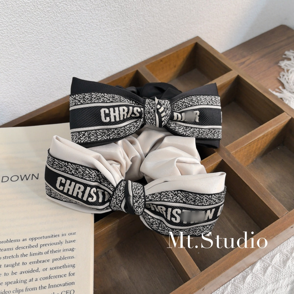 Diadema Vintage Mujer Nudo Borde Ancho Blanco Negro | LuxuryMarkt
