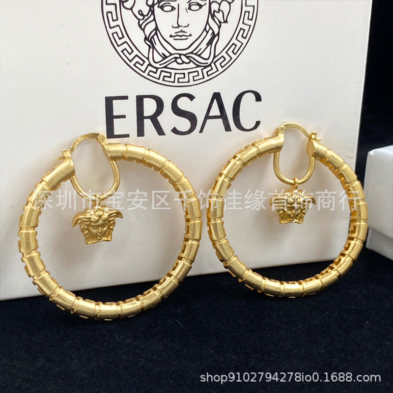 Colección de pendientes Man Family Medusa: pendientes de perla incrustados con diamantes, estilo personalizado extravagante, pendientes ligeros y lujosos