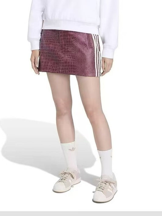 New 2026 midi skirt, plaid crocodile leather, sporty three-stripe short skirt, elegant for cross-border foreign trade