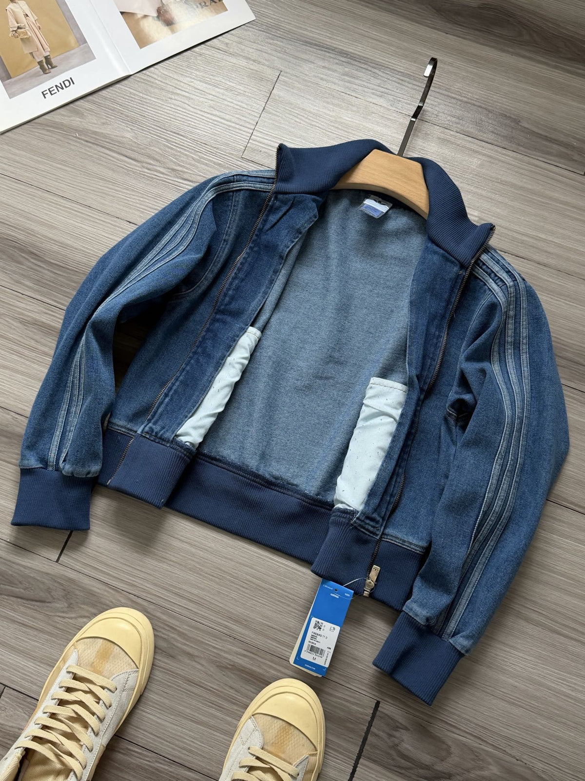 Kurze Jeansjacke für Damen mit Stehkragen