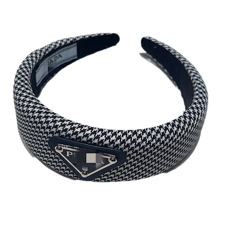 Nueva diadema de alta gama de cuero PU con diadema triangular invertida pata de gallo, accesorio de pelo de moda sencilla de celebridades para mujeres