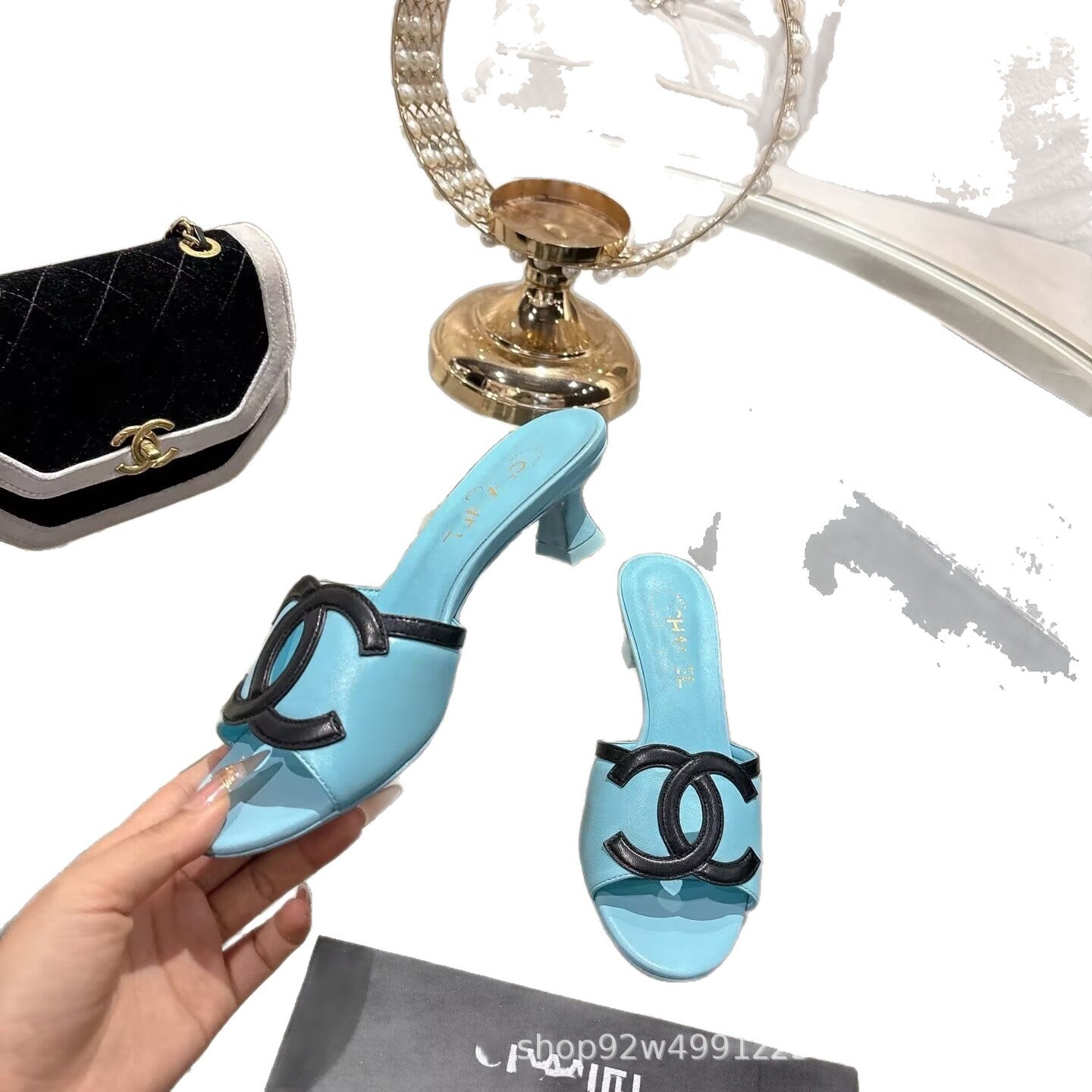 Sandalias de tacón medio estilo Chanel estilo verano 2026 a juego para comercio extranjero, sandalias de cuero hueco, versátiles con bloques de color para abrigo