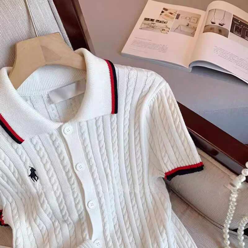 Conjunto de punto de bordado de verano para mujer al estilo escolar, top de manga corta, conjunto deportivo casual de falda plisada plisada y dos piezas