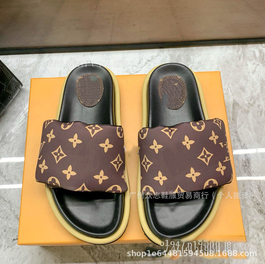 Comercio exterior Satén de Burro 2025 Verano Velcro Zapatillas de mujer Pastel mate para parejas Antideslizante Lote plano y de suela gruesa resistente al desgaste
