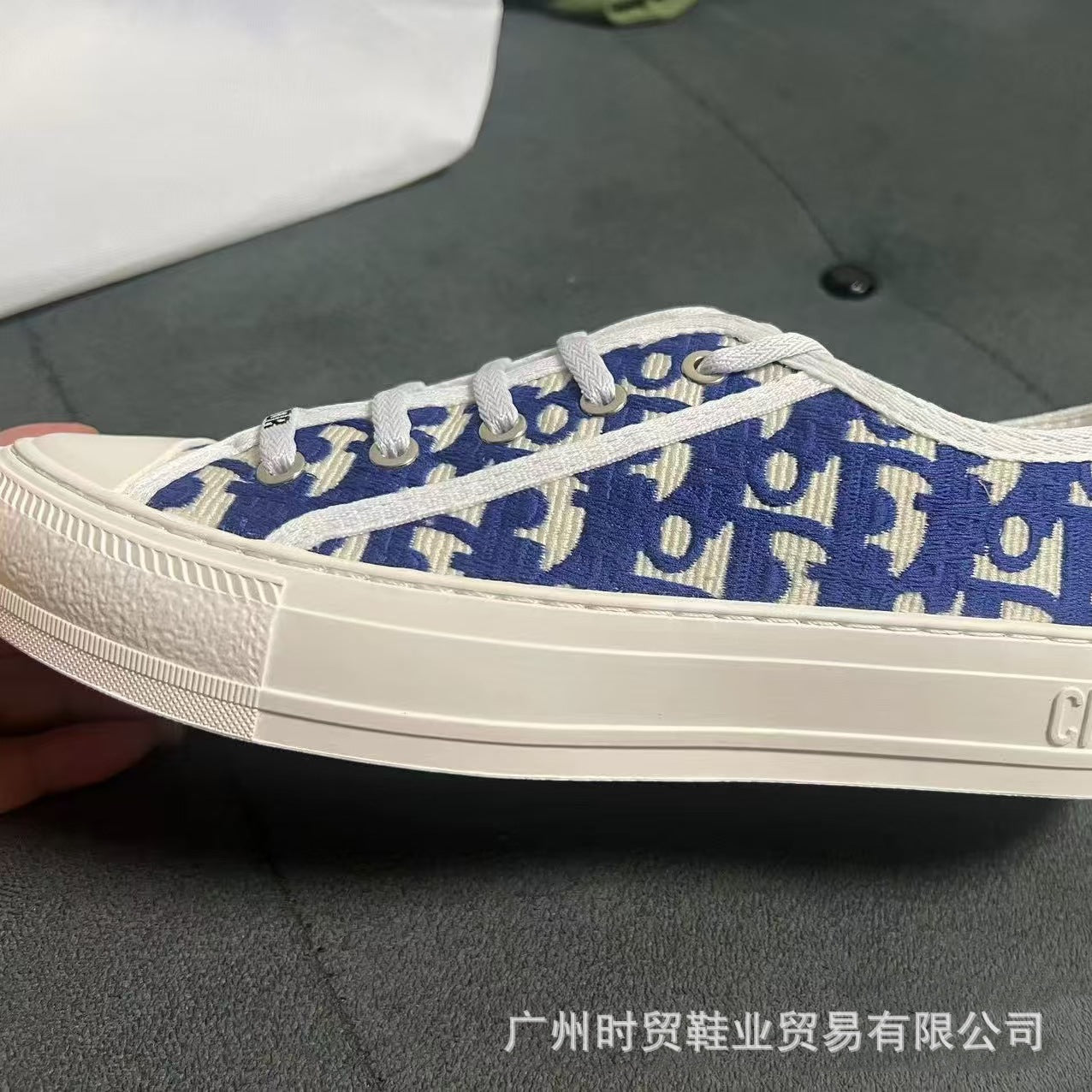 Zapatos de lona con bordado con letras, zapatos casuales versátiles con cordones de mujer con plataforma de relieve para el día a día